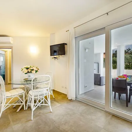 Caneis Apartment *