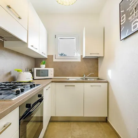 Caneis Apartment *
