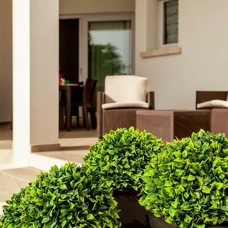 Apartment Caneis *