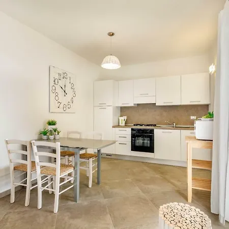 Apartment Caneis *