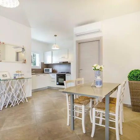 Caneis Apartment *