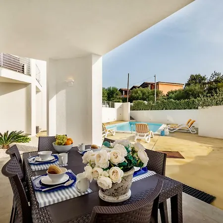 Caneis Apartment *