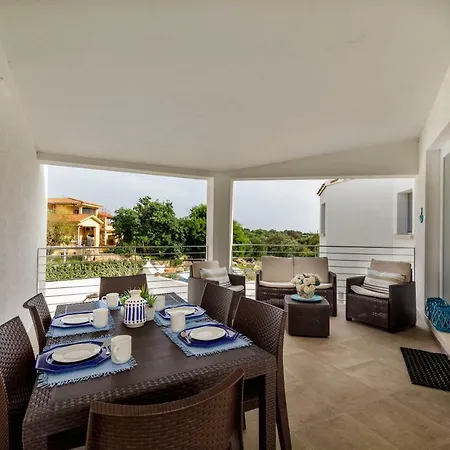Apartment Caneis *