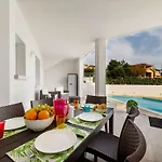 Caneis Apartamento *